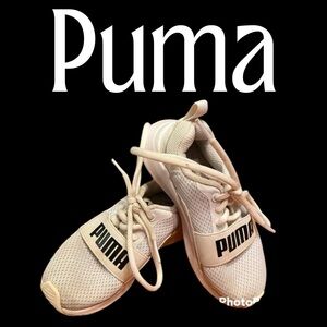 Child's 10.5 Puma sneakers